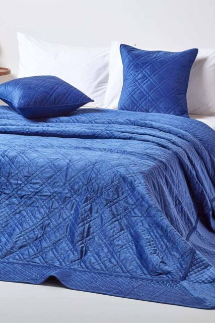 Homescapes Luxury Quilted Velvet Bedspread Geometric Pattern Throw in Navy - Size: King - image 1