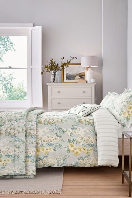 Sanderson 'Hollyhocks Cotton Duvet Cover Set in Silver - Size: King