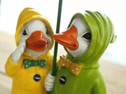 Marco Paul Duck with Umbrella Outdoor Garden Ornaments - thumbnail 3
