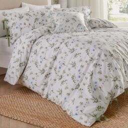 Wylder Meadow 100% Cotton Floral Duvet Cover Set in White - Size: Super King - thumbnail 3