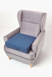 Homescapes Cotton Orthopaedic Foam Armchair Booster Cushion in Navy - Size: 50 cm x 50 cm - thumbnail 5