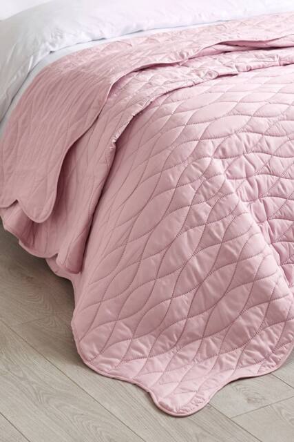 Catherine Lansfield 'Scallop Waves' Quilted Bedspread in Pink - image 1