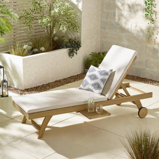 FurnitureboxUK Hamburg Wood Garden Sun Lounger With Sliding Side Table in Natural