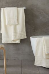 Catherine Lansfield 'Zero Twist' Bath Sheet in Cream - thumbnail 4
