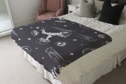 Benjamin Tate Design Astronaut Catches A Comet Blanket in Natural - Size: 120 cm x 150 cm - thumbnail 3