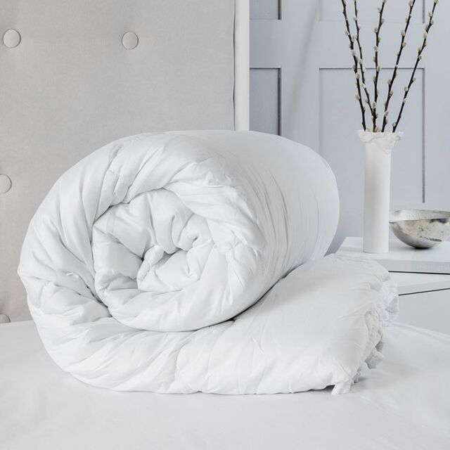 Snug City 4 Season 3 in 1 All Season Duvet (9.0 + 4.5 Tog ) Detachable Soft Touch Microfibre Duvet in White - Size: Single - image 1