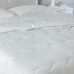 Snug City 4 Season 3 in 1 All Season Duvet (9.0 + 4.5 Tog ) Detachable Soft Touch Microfibre Duvet in White - Size: Single - thumbnail 2