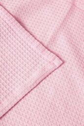 Homescapes Cotton Waffle Blanket Throw - Soft, Breathable & Skin-Friendly in Pink - Size: 280 cm x 230 cm - thumbnail 5