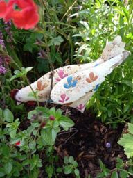 Inspirational Gifting Cream Hen Metal Sculpture Garden Ornament with flower detail - thumbnail 4