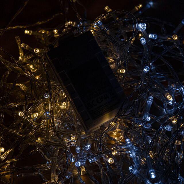Samuel Alexander 20m 200 LED Battery Operated Christmas String Lights with Timer in Cool & Warm White