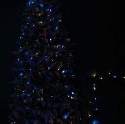 Samuel Alexander 20m 200 LED Battery Operated Christmas String Lights with Timer in Cool & Warm White - thumbnail 5