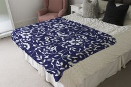 Benjamin Tate Design White Flowers On Navy Blanket in Natural - Size: 120 cm x 150 cm - thumbnail 3