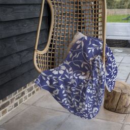 Benjamin Tate Design White Flowers On Navy Blanket in Natural - Size: 120 cm x 150 cm - thumbnail 4
