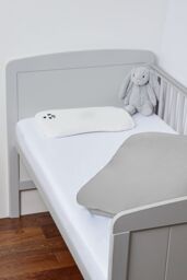 Panda London 100% Bamboo Fitted Sheet - Cot & Cotbed (2-Pack) in White - Size: Junior - thumbnail 3