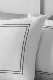 Catherine Lansfield 'So Soft Mono Satin Stitch' Duvet Cover Set in Silver - Size: Double - thumbnail 3