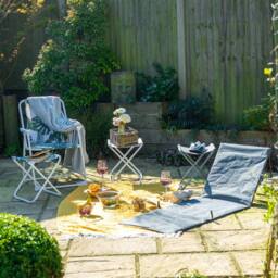 Harbour Housewares Folding Beach Loungers Pack of 2 in Green - thumbnail 5
