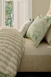 V&A 'Lerena' Cotton Duvet Cover Set in Green - Size: Super King - thumbnail 3