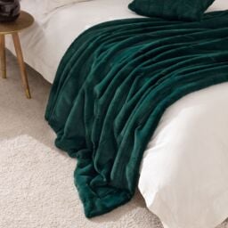 Paoletti Empress Alaskan Faux Fur Throw in Emerald - Size: 140 cm x 200 cm - thumbnail 1