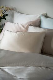 Soak&Sleep Ivory Pure Mulberry Silk 30cm Fitted Sheet - Size: Super King Fitted - thumbnail 5