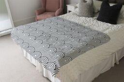 Benjamin Tate Design Geometric Curves Blanket in Natural - Size: 120 cm x 150 cm - thumbnail 3