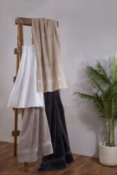 The Linen Consultancy 'TLC 5 Star Hotel Concept' 750GSM BCI Bath Sheet in Silver - thumbnail 2
