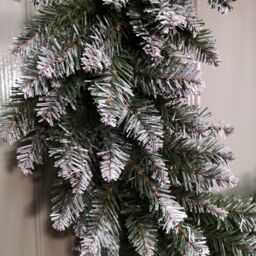 Samuel Alexander 60cm Snow Tip Christmas Wreath with 160 Bullet Tips in Green - thumbnail 6