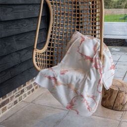 Benjamin Tate Design Pink Marble Blanket in Natural - Size: 120 cm x 150 cm - thumbnail 4