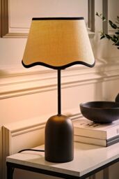 ValueLights Kaiden Black Dome Table Lamp with Scallop Trim Lamp Shade in Cream - thumbnail 2
