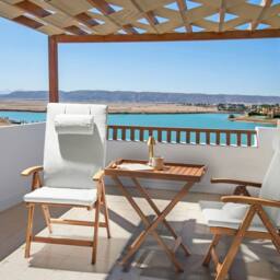 Wyld and Coco Set 2 Foldable Acacia Garden Chairs Off-White UV Resistant in Brown - thumbnail 1
