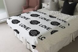 Benjamin Tate Design Rose & Love Print Blanket in Natural - Size: 120 cm x 150 cm - thumbnail 3