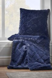 Catherine Lansfield 'Cosy Diamond' Blanket Throw in Navy - Size: 130 cm x 170 cm - thumbnail 2