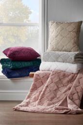 Catherine Lansfield 'Cosy Diamond' Blanket Throw in Navy - Size: 130 cm x 170 cm - thumbnail 3