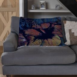 Benjamin Tate Design Grunge Flower Print Blanket in Natural - Size: 120 cm x 150 cm - thumbnail 2