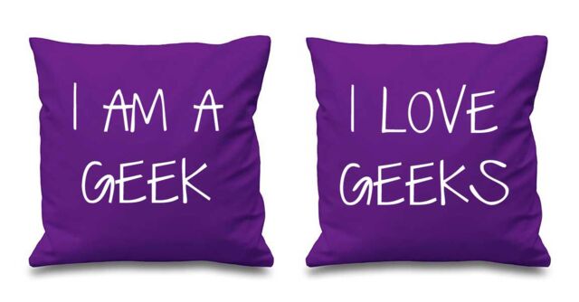 60 SECOND MAKEOVER I Am A Geek I Love Geeks Cushion Covers in Purple - Size: 40 cm x 40 cm