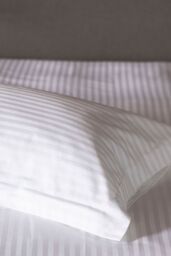 Belledorm Hotel Suite Satin Stripe 540 Thread Count Oxford Pillowcase in Navy - thumbnail 2