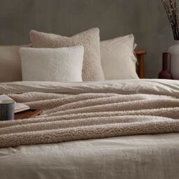 Yard Olann Faux Shearling Throw in Natural - Size: 130 cm x 180 cm - thumbnail 3