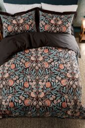 Morris & Co 'Olive & Rose' Cotton Duvet Cover Set in Indigo - Size: King - thumbnail 4