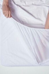 Homescapes Waterproof Terry Towelling Mattress Protector in White - Size: Double - thumbnail 6