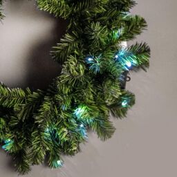 Shatchi 55cm Prelit Alaskan Pine Green Christmas Wreath - thumbnail 5