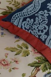 Sanderson 'Aubrey & Hykenham' Cotton Cushion in Indigo - Size: 45 cm x 45 cm - thumbnail 3