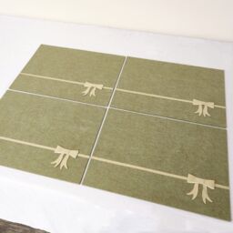 Melody Maison Set Of 4 Green Rectangular Felt Placemat With Champagne Gold Bow - thumbnail 4