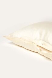 Homescapes V Shaped Pillowcase Sateen Cotton 400 Thread Count in Cream - thumbnail 3