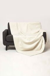 Homescapes Diamond Quilted Velvet Throw in Cream - Size: 150 cm x 200 cm - thumbnail 1