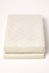 Homescapes Diamond Quilted Velvet Throw in Cream - Size: 150 cm x 200 cm - thumbnail 2