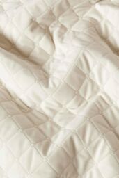 Homescapes Diamond Quilted Velvet Throw in Cream - Size: 150 cm x 200 cm - thumbnail 4