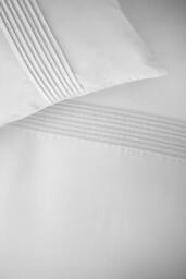 Catherine Lansfield Pintuck Easy Iron Percale Duvet Cover Set in White - Size: Super King - thumbnail 3