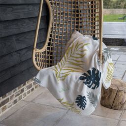 Benjamin Tate Design Gold Glitter & Navy Leaves Blanket in Natural - Size: 120 cm x 150 cm - thumbnail 4
