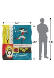 Warner Bros. Wonder Woman Icons Silky Touch Super Soft Throw Blanket 152 X 127 cm in White - thumbnail 5