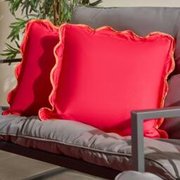 OHS 2 x Scallop Edge Garden Cushion Covers Outdoor Water Resistant in Bright Pink - Size: 45 cm x 45 cm - thumbnail 1