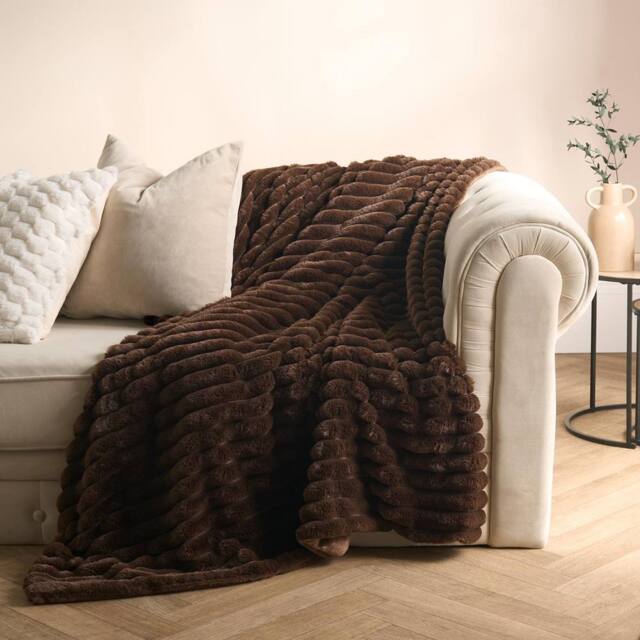 OHS Faux Fur Ribbed Fleece Throw Blanket Winter Warm Supersoft in Chocolate - Size: 125 cm x 150 cm - image 1
